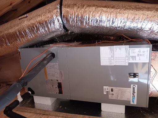 Manejadora de aire instalada en un ático